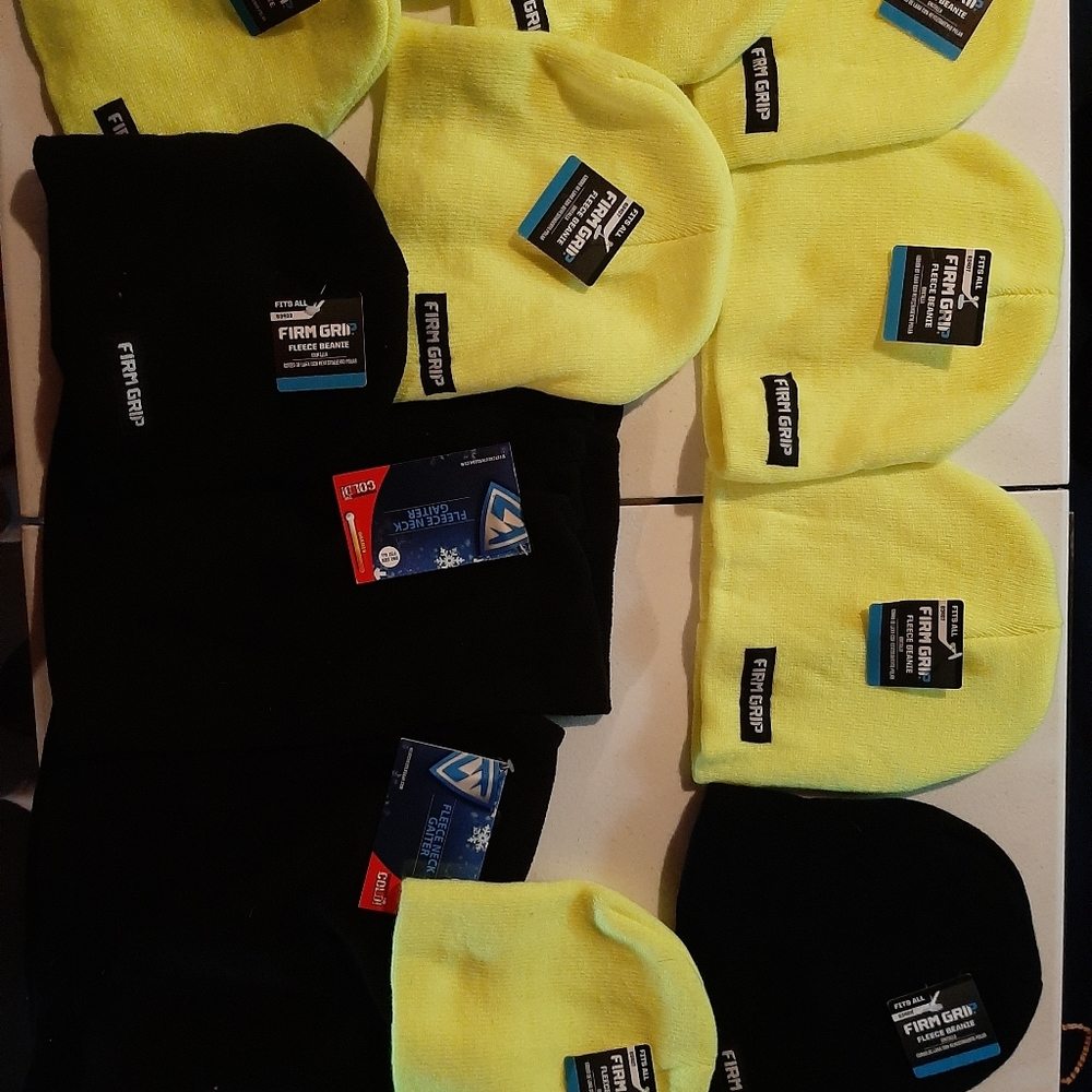 Firm grip fleece beanies & neck gaiters. 18 new with tag item lot.